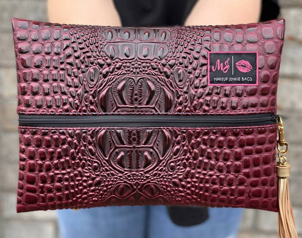NEW MAKEUP JUNKIE women's bubble gator cosmetic bag in wine